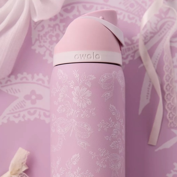 Owala Exclusive FreeSip 32 oz Water Bottle in Ribbon Toile. New! - Picture 2 of 8